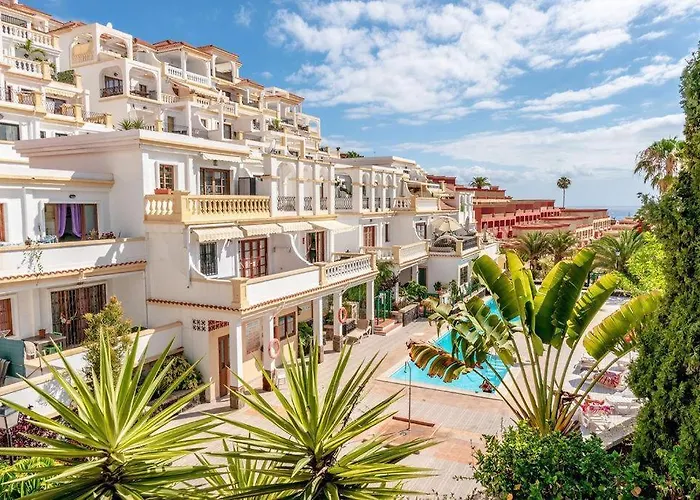 Stylish Design With Ocean, Pool View, King Size Bed, Wifi, Smart Tv, Free Parking 2 Pools Access