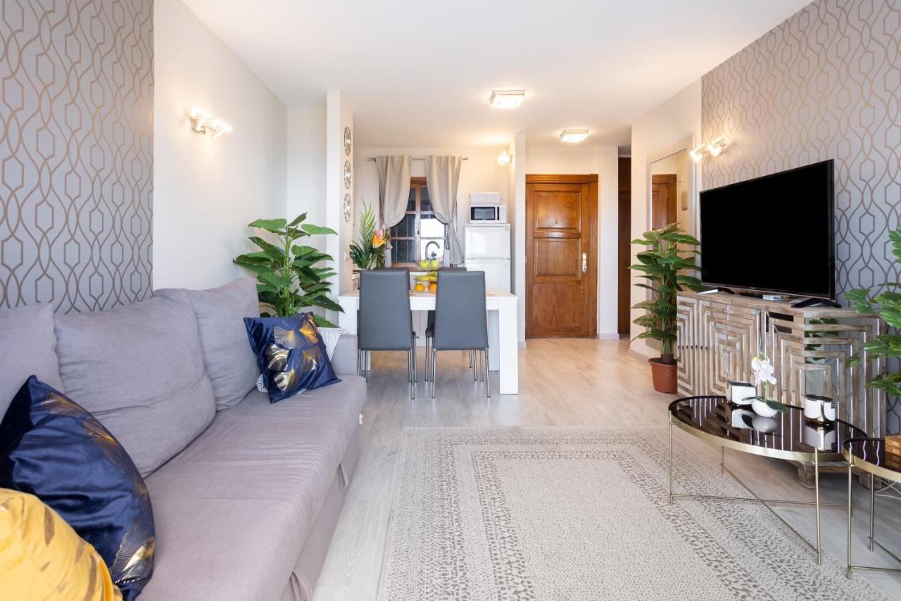 Apartament Stylish Design With Ocean, Pool View, King Size Bed, Wifi, Smart Tv, Free Parking 2 Pools Access *