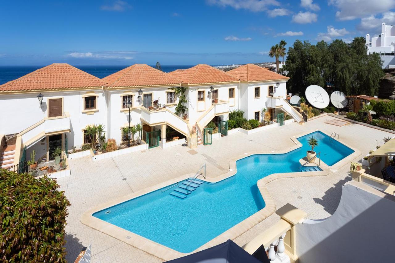 Stylish Design With Ocean, Pool View, King Size Bed, Wifi, Smart Tv, Free Parking 2 Pools Access Apartment