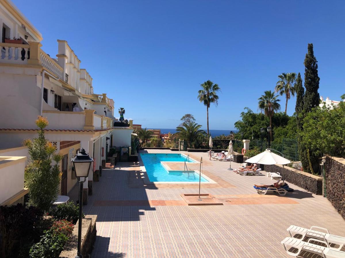 Apartment Stylish Design With Ocean, Pool View, King Size Bed, Wifi, Smart Tv, Free Parking 2 Pools Access *