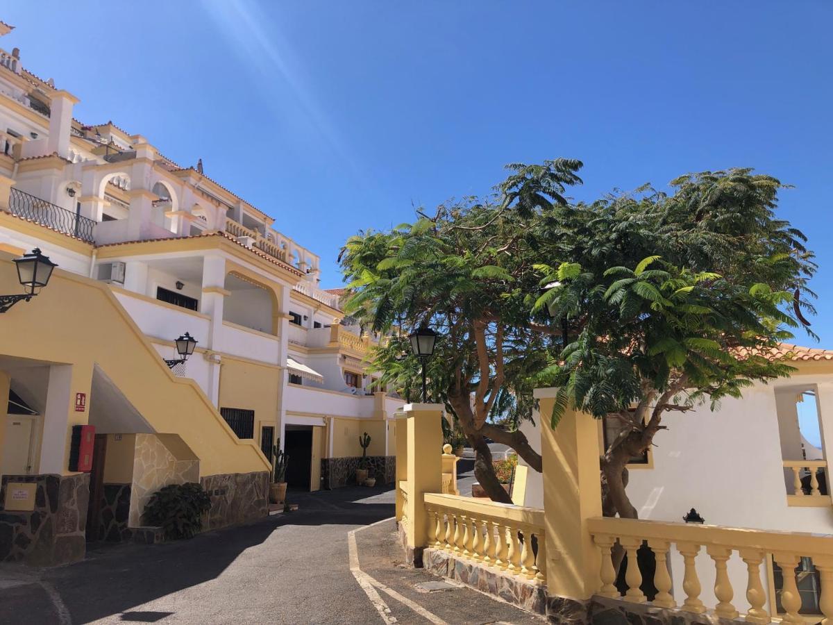 Stylish Design With Ocean, Pool View, King Size Bed, Wifi, Smart Tv, Free Parking 2 Pools Access *