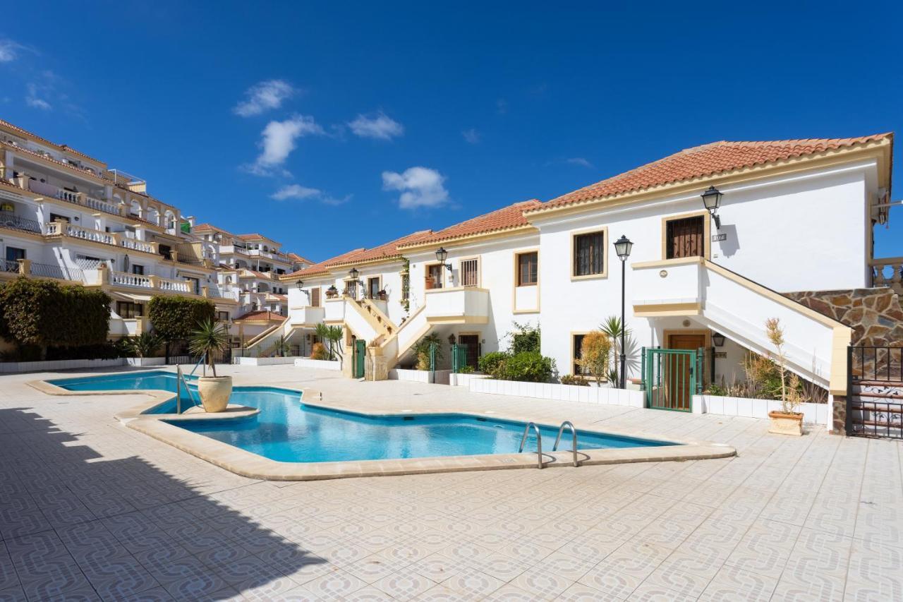 Stylish Design With Ocean, Pool View, King Size Bed, Wifi, Smart Tv, Free Parking 2 Pools Access Apartment *