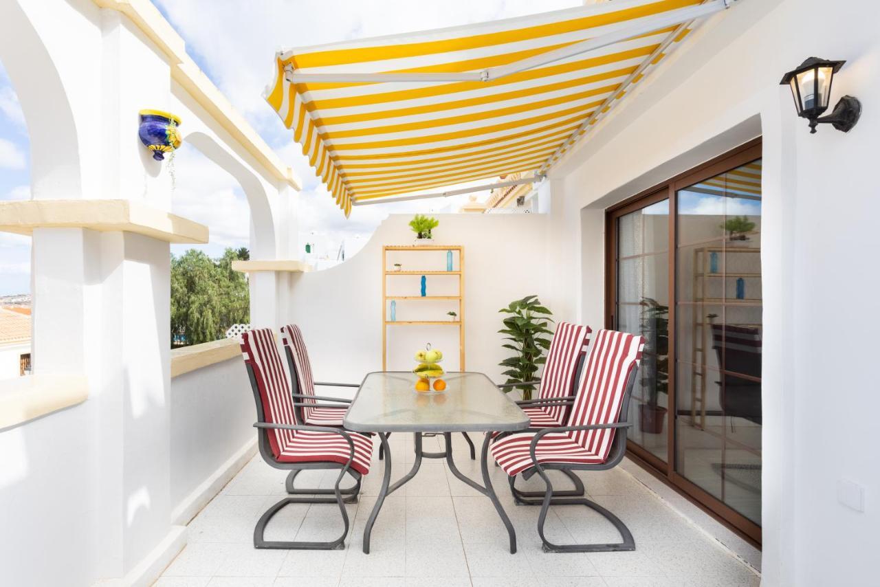 Stylish Design With Ocean, Pool View, King Size Bed, Wifi, Smart Tv, Free Parking 2 Pools Access Apartment