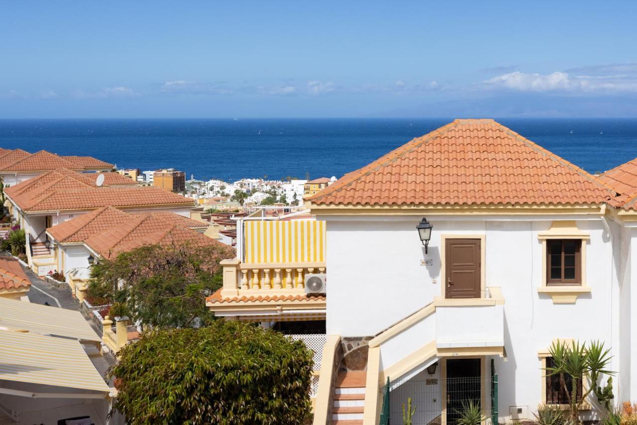 Stylish Design With Ocean, Pool View, King Size Bed, Wifi, Smart Tv, Free Parking 2 Pools Access Apartment Costa Adeje (Tenerife)