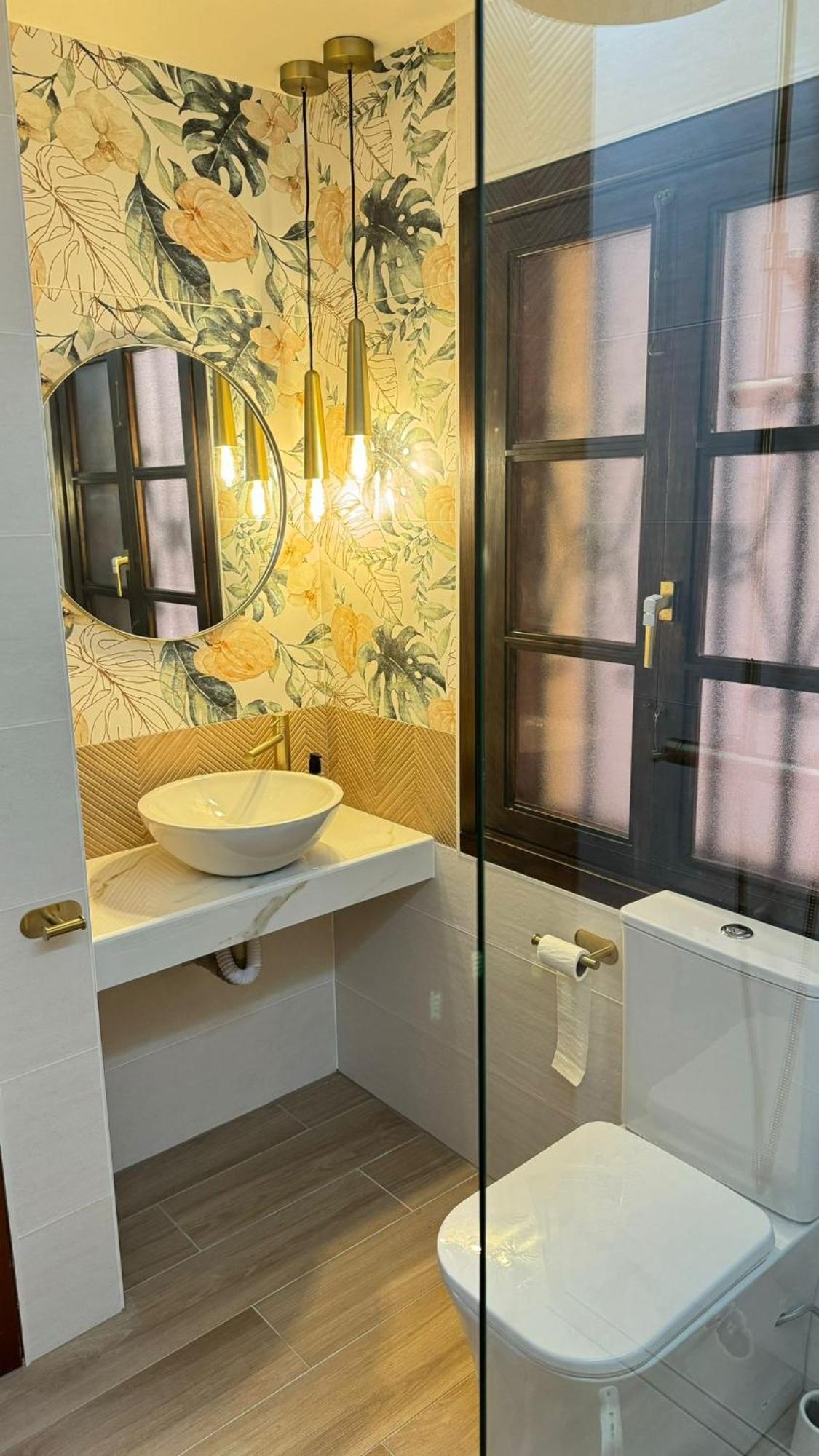 Stylish Design With Ocean, Pool View, King Size Bed, Wifi, Smart Tv, Free Parking 2 Pools Access Apartment *